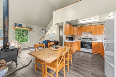 Adventure Meets Comfort - Trapper Creek Chalet