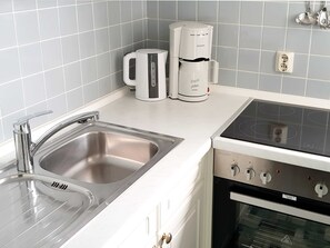 Kühlschrank, Mikrowelle, Ofen, Hochstuhl