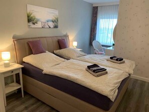 1 bedroom, travel crib, bed sheets