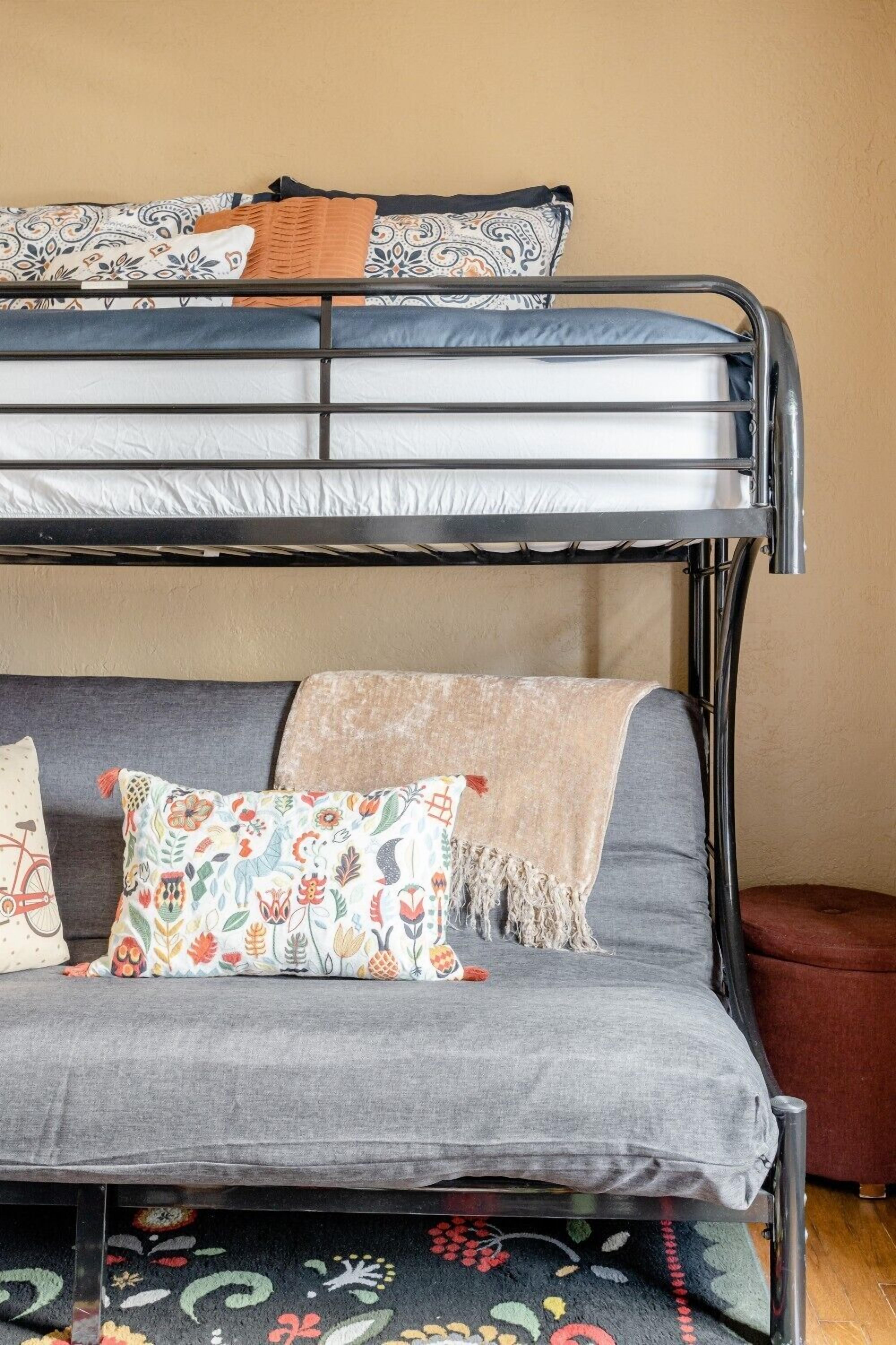 2 habitaciones, tabla de planchar con plancha y wifi gratis 