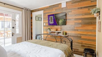 2 bedrooms, iron/ironing board, WiFi (free), bed sheets