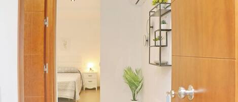 1 chambre, fer et planche à repasser, draps fournis