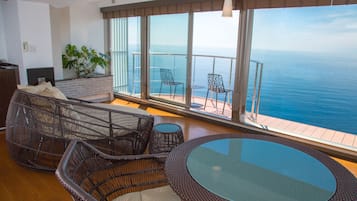 Caja fuerte, cortinas opacas, sistema de insonorización