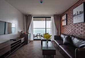 Senior-Suite | Wohnbereich | 50-Zoll-LCD-Fernseher mit Kabelempfang, Fernseher
