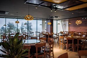 2 Restaurants; Frühstück, Mittagessen und Abendessen werden serviert