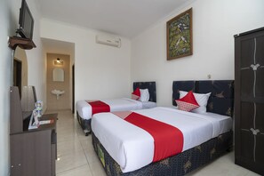 Desk, free WiFi, bed sheets - Super OYO 636 Apartmen Kak Okoh (Munggu)