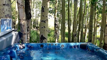 Bain à remous extérieur
