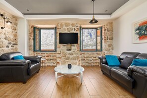 Flat-screen TV - Villa Emily Apartment with Sea View (Prcanj)