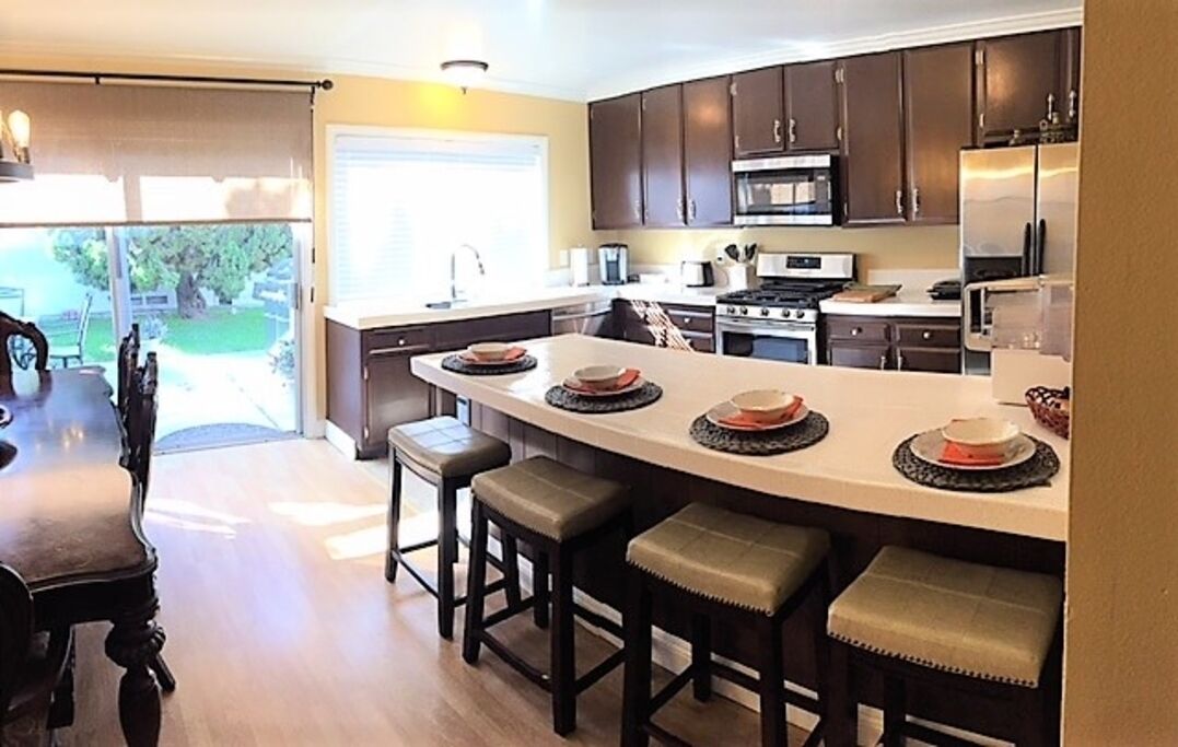 Beautiful Modern Abode next to Newport Beach