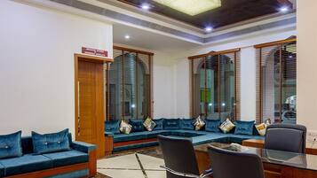 Área de estar no saguão