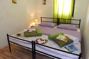 2 chambres, fer et planche à repasser, accès au Wi-Fi (inclus)