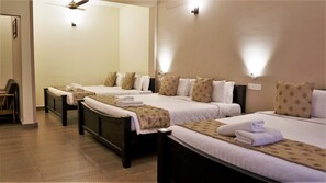 家庭房, 无烟房, 泳池景观 | 折叠床/加床(额外收费)、免费 WiFi、床单