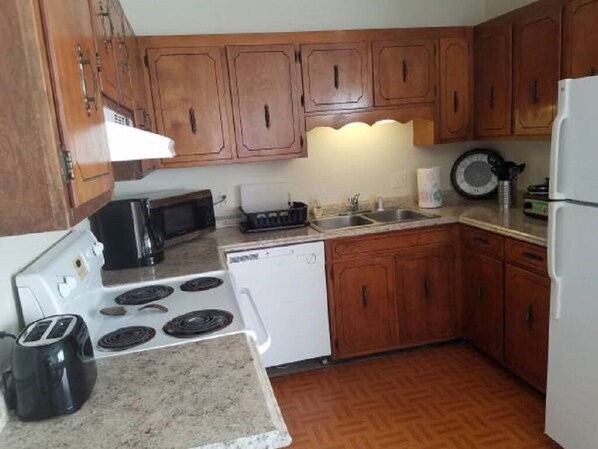 Refrigerador, microondas, horno y parrilla de estufa