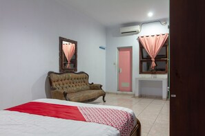 View from room - OYO 645 Griya Mas Syariah (Curug)