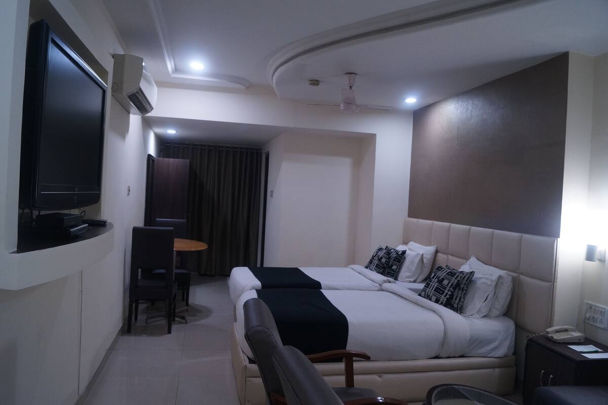 Camera Luxury, 1 letto matrimoniale | Una scrivania, insonorizzazione