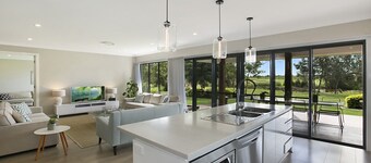 1OAK - THE VINTAGE HOLIDAY HOUSES