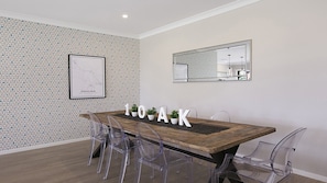 Dining - 1OAK - THE VINTAGE HOLIDAY HOUSES (POKOLBIN)