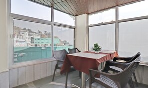 Dining - Treebo Mayur, Mall Road (Dehradun)