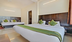 Premium Room, 1 King Bed | Soundproofing, rollaway beds, free WiFi, bed sheets