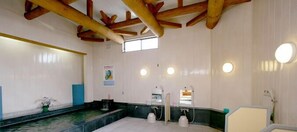 Combined shower/tub, deep soaking tub, free toiletries, hair dryer