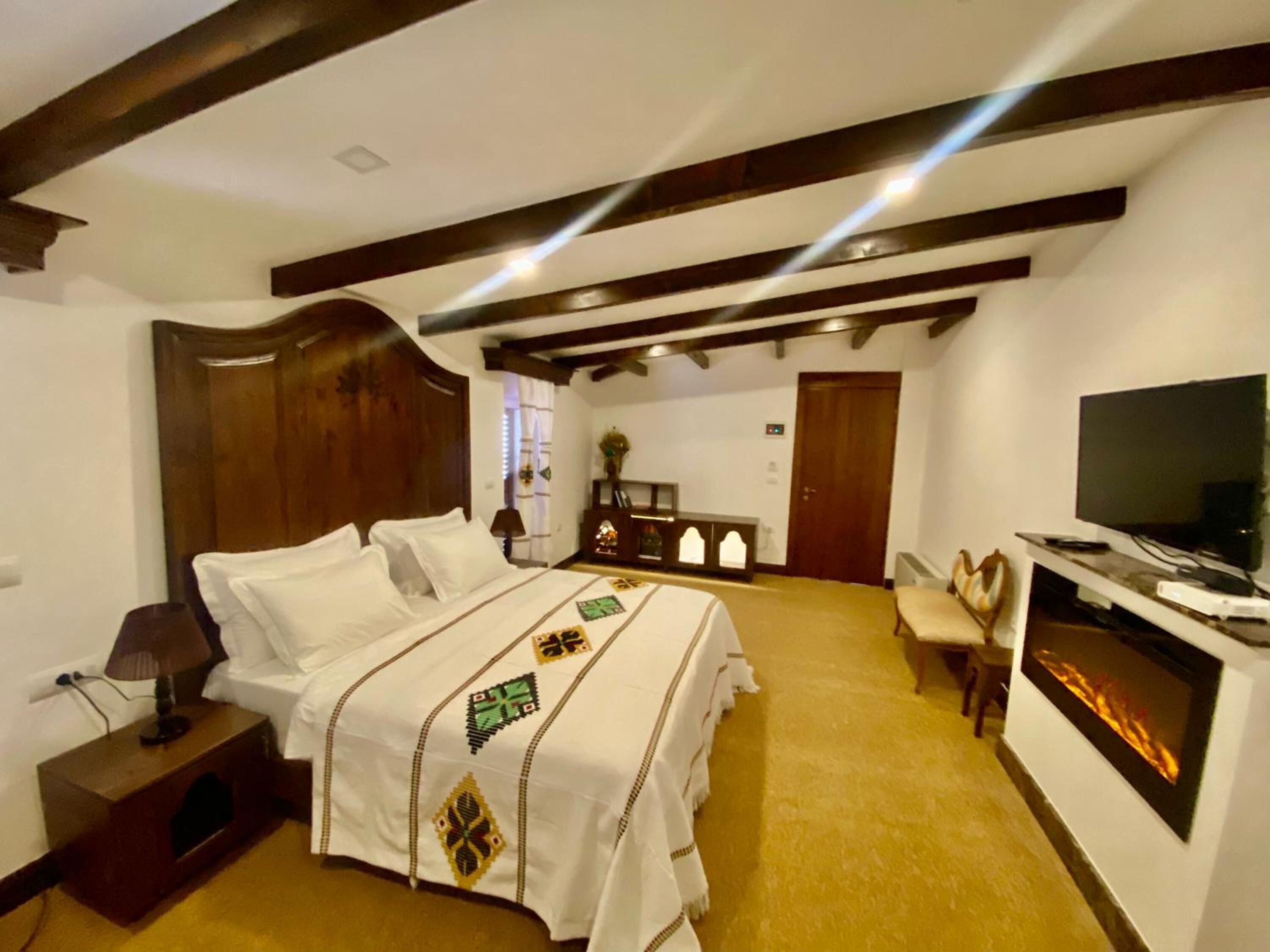 ตู้นิรภัยในห้องพัก, ห้องพักตกแต่งอย่างมีเอกลักษณ์, โต๊ะทำงาน