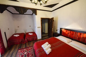 Classic Triple Room | In-room safe, individually decorated, desk, soundproofing