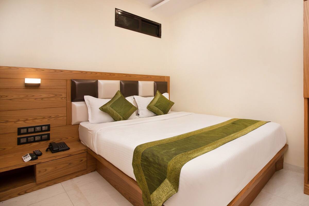 Iron/ironing board, rollaway beds, free WiFi, bed sheets