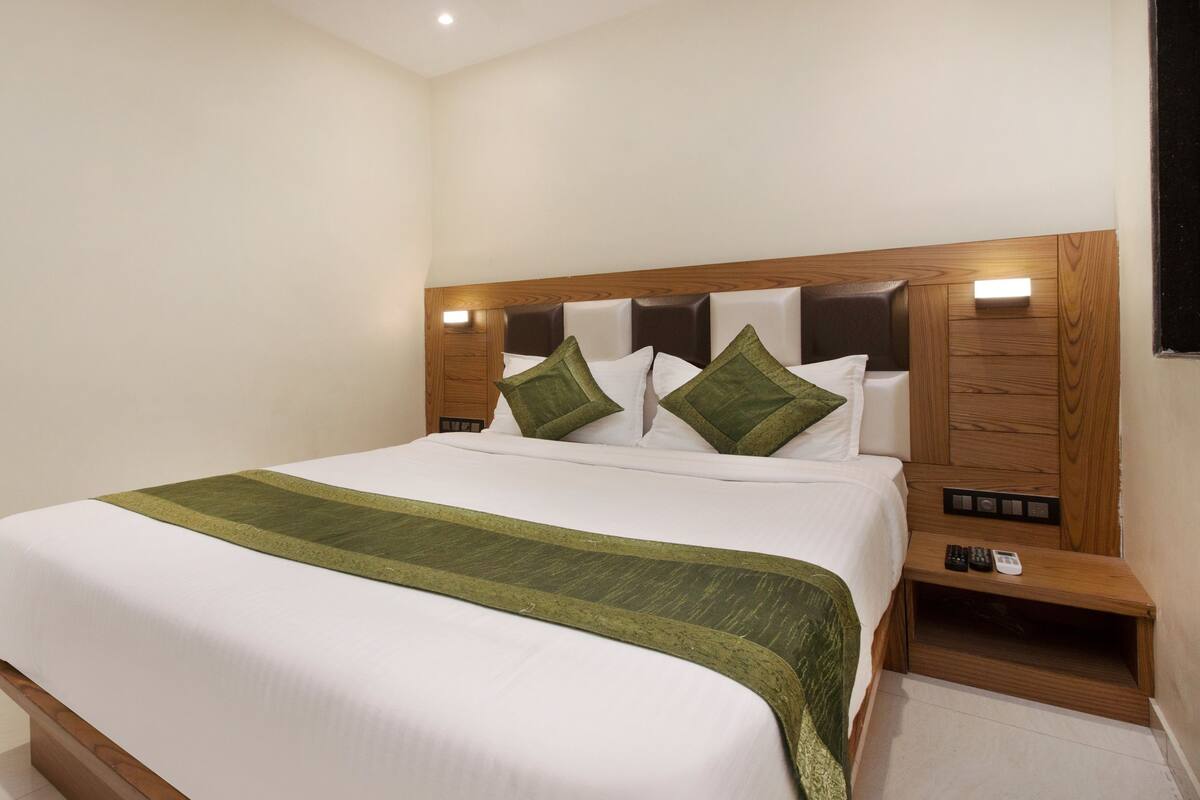 Iron/ironing board, rollaway beds, free WiFi, bed sheets