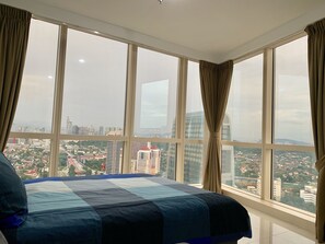 Deluxe Studio Suite | Desk, blackout drapes, iron/ironing board, free WiFi