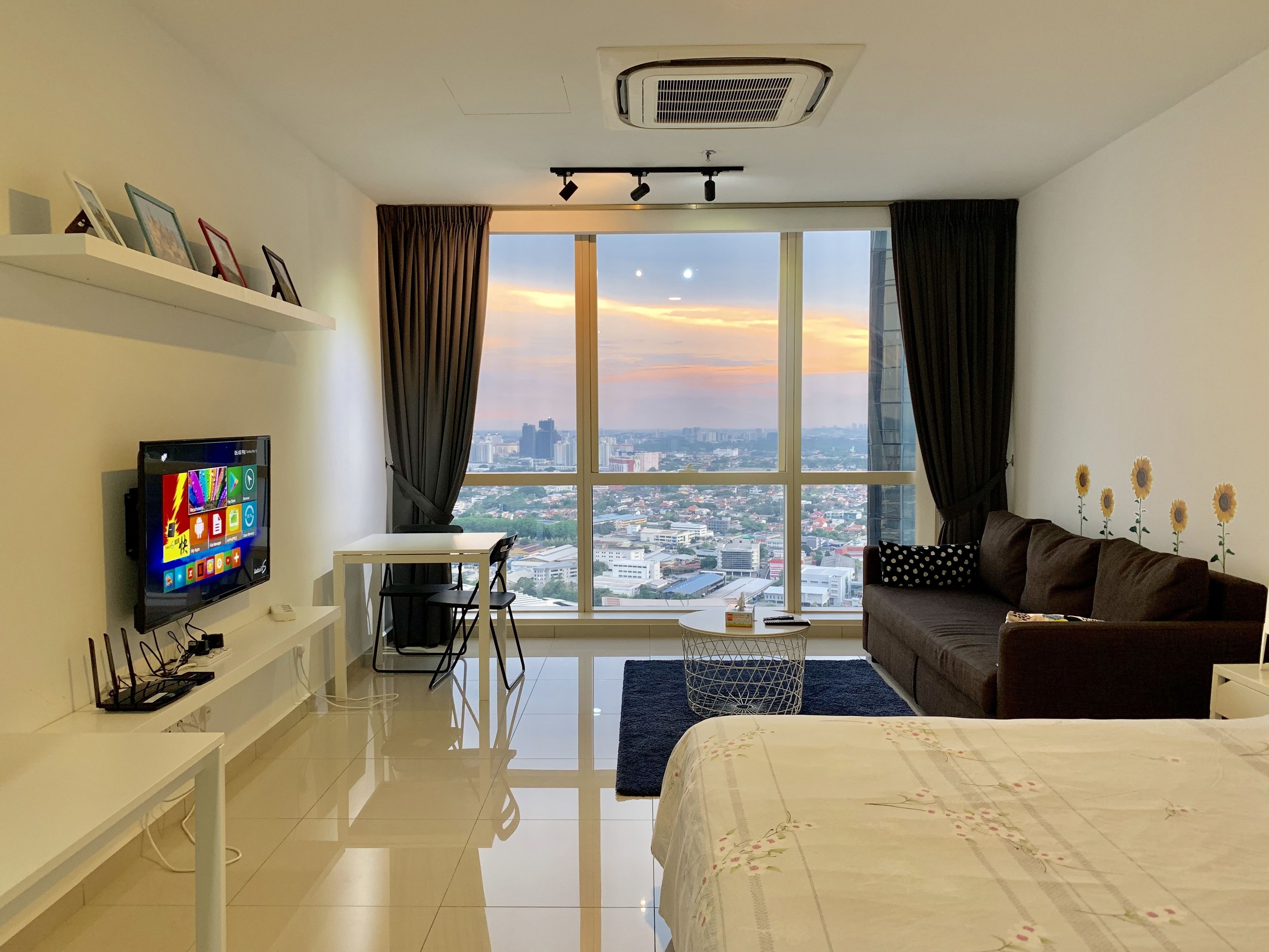 Standard Studio Suite | Desk, blackout drapes, iron/ironing board, free WiFi