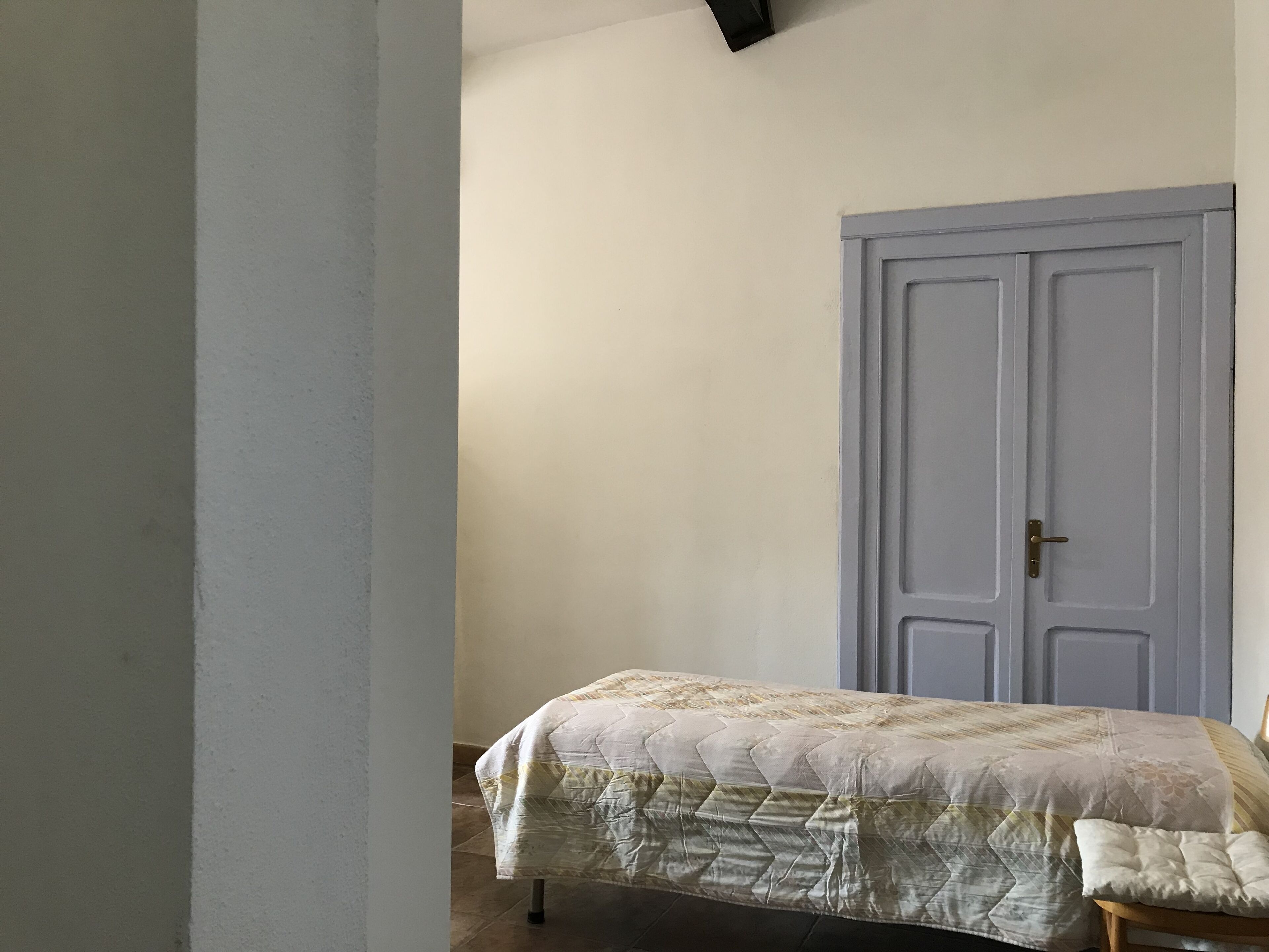 1 camera, ferro/asse da stiro, lenzuola