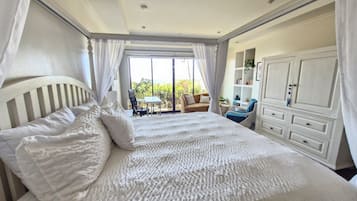 4 bedrooms, desk, WiFi, bed sheets