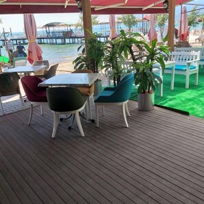 Terrace/patio - Akcay Yavuz Otel (Edremit)
