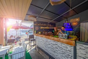 Bar (in der Unterkunft)