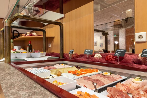 Dagelijks ontbijtbuffet (EUR 12 per persoon)