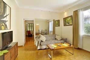 Apartment (Alkmene) | Living area - Historic Plaka Apartments (Athens)