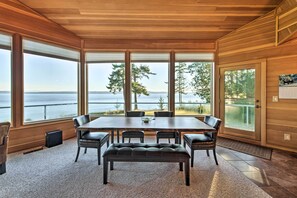 Dining - Marrowstone Island Home: 20 Mins to Port Townsend! (Nordland)