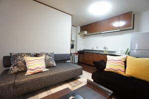 Living area - Guesthouse Ebisu EBH0002E (Osaka)