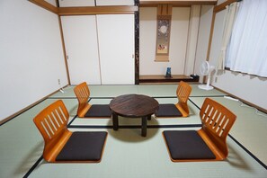 Living room - Guesthouse Ebisu EBH0002E (Osaka)