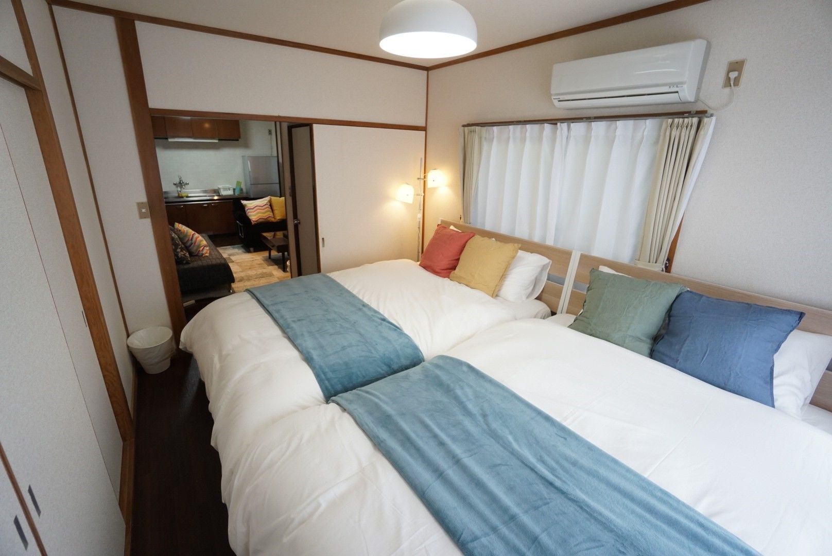 一軒家 | 3 室のベッドルーム、デスク、ノートパソコン用作業スペース、遮光カーテン