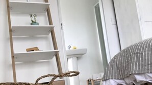 مكواة/لوح كي وأسرّة مجانية قابلة للطي وواي فاي مجانًا