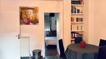 1 slaapkamer, een strijkplank/strijkijzer, gratis wifi, beddengoed