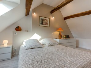 3 bedrooms, iron/ironing board, travel cot, free WiFi