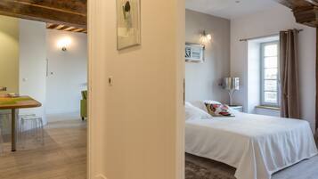 3 slaapkamers, een strijkplank/strijkijzer, reisbedje, gratis wifi