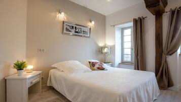 3 bedrooms, iron/ironing board, travel crib, free WiFi