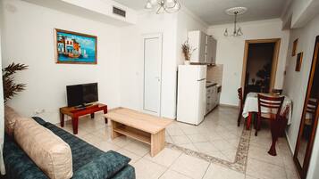 Family Apartment, Garden View | Living area | Flat-screen TV
