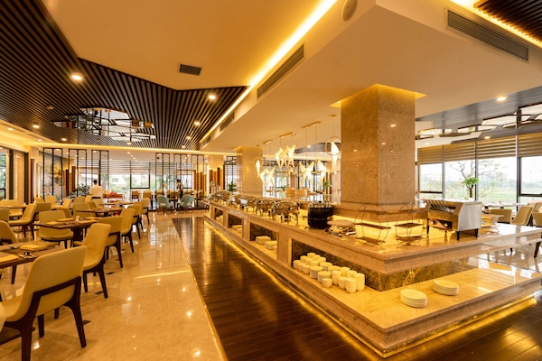 Aperto a colazione, pranzo e cena, cucina locale e internazionale