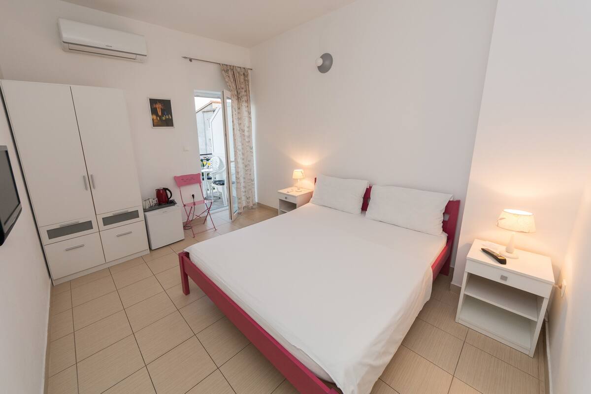 In-room safe, individually furnished, soundproofing, iron/ironing board