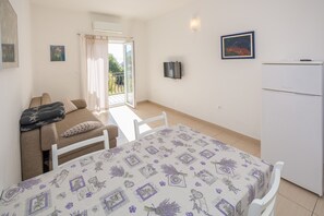 Apartment, Sea View | Living area