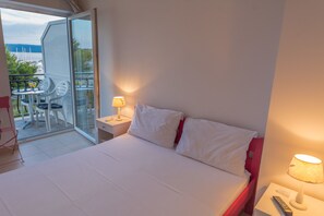 Chambre, vue mer | Coffres-forts dans les chambres, ameublement personnalisé